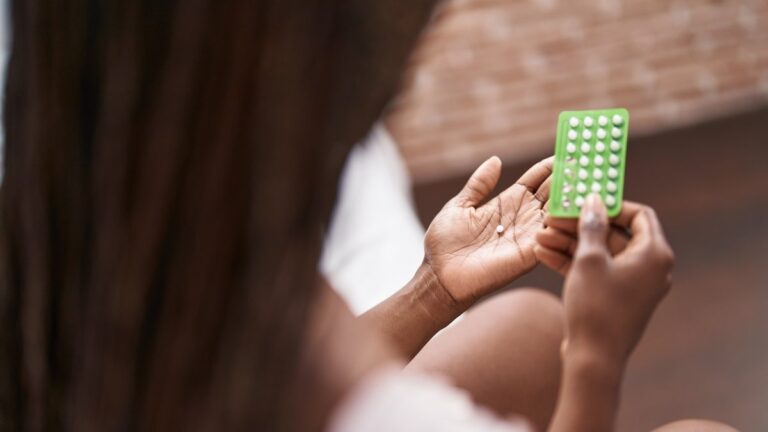 Progestatifs de contraception hormonale associés à un risque accru de méningiome.