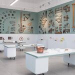 Musée au Tessin : des objets témoignant du génie paysan d’autrefois exposés.