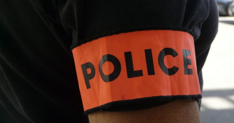 Carpentras : une adolescente de 17 ans légèrement blessée par arme blanche.