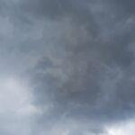 Orage violent à L’Isle-sur-la-Sorgue : une artisane décrit les dégâts observés.