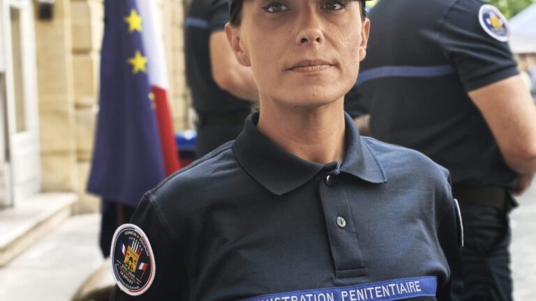 Roxanne Calas, agente pénitentiaire, défilera sur les Champs-Élysées le 14 juillet à Paris.