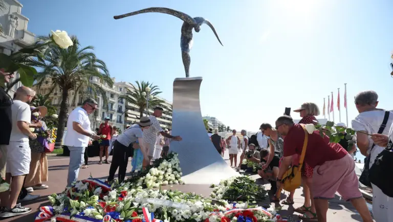 Dix ans après l’attentat de Nice, Audrey évoque sa vie sans sa jumelle Laura.