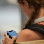 Le Royaume-Uni impose un couvre-feu sur les réseaux sociaux pour les adolescents.