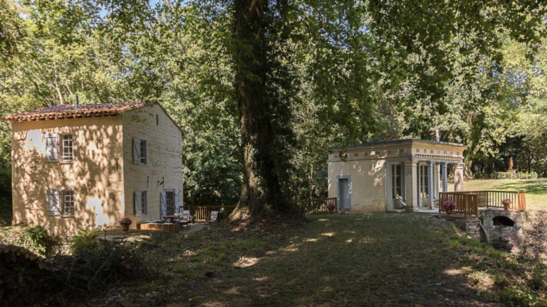 Les vacanciers plébiscitent le gîte de La Mouline, comparé à Versailles sans touristes.