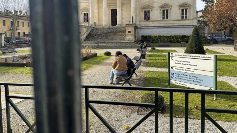Un homme ivre agresse des gendarmes et est condamné à retourner en prison.