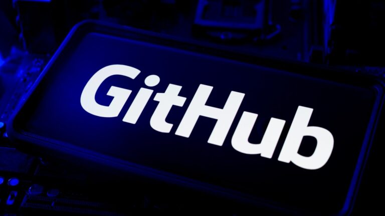 Près de 300 faux dépôts GitHub propagent des logiciels malveillants ciblant les développeurs.