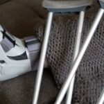 Télétravail : une femme chute dans son escalier, la justice refuse l’accident du travail.