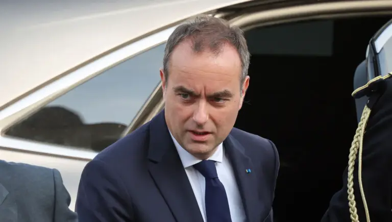 Aide à mourir : Sébastien Lecornu saisit le Conseil constitutionnel avec Macron