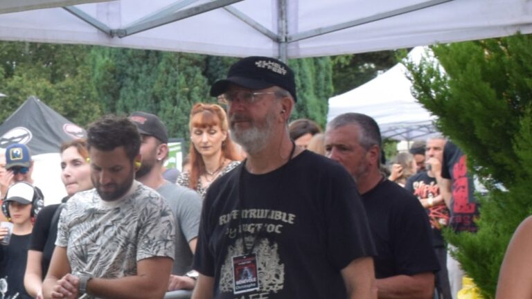 Infirmier à domicile, Christophe pratique le métal le week-end dans les Hautes-Pyrénées.