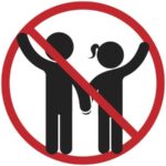 La tendance « No Kids » influence les choix de vacances en famille dans plusieurs pays.