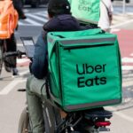 Uber acquiert un grand rival européen pour renforcer sa position dans la livraison de repas.