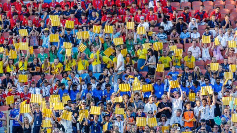Coupe du monde des enfants à Göteborg : 77 pays et 1964 équipes en compétition.