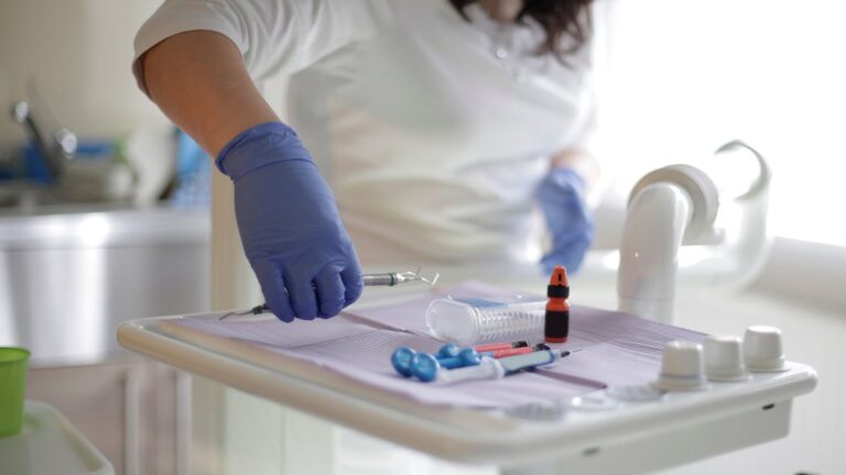 États-Unis : une dentiste inculpée après la mort d’une fillette de 4 ans suite à une intervention inutile