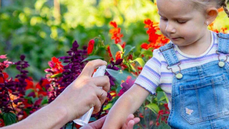 Moustiques : recommandations de l’OMS pour protéger les enfants des piqûres.
