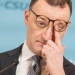 Jens Spahn, père d’un enfant né d’une mère porteuse, annonce sa démission.