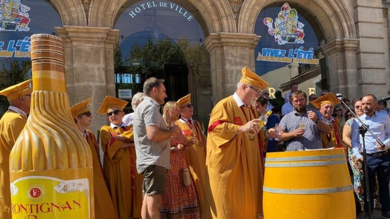 Frontignan : le Festival du muscat célèbre les 90 ans de son appellation avec défilés et dégustations.