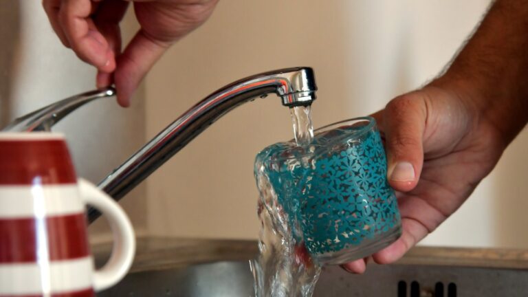 Pollution de l’eau du robinet : le syndicat des eaux du Gers avertit d’un réseau vétuste.