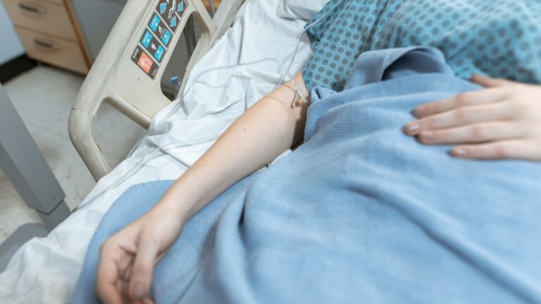 Cagnotte lancée pour un service de neurochirurgie après le décès d’un mari atteint d’une tumeur.