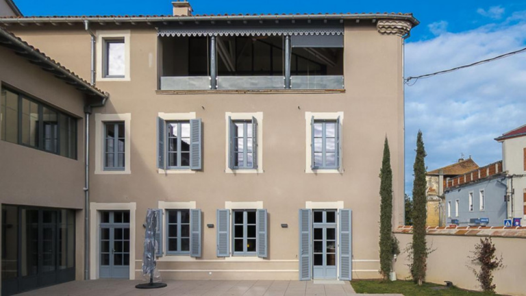 Sophie acquiert la Villa Saviesa, un gîte d’exception près de Toulouse.