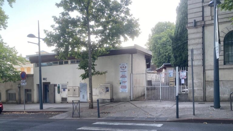 Cahors : les assistantes maternelles s’opposent au déplacement de la ludothèque pour un parking.