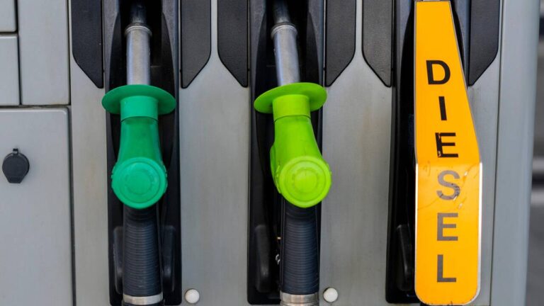 Les cours du pétrole dépassent 90 dollars en raison de tensions au Moyen-Orient.