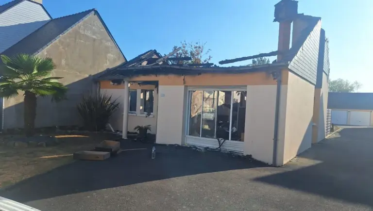 Retour des habitants à Trignac après l’incendie, bilan des dégâts constatés.