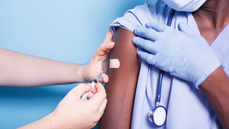 Vaccination contre la grippe : la Haute autorité de santé recommande l’obligation pour les soignants en Ehpad.
