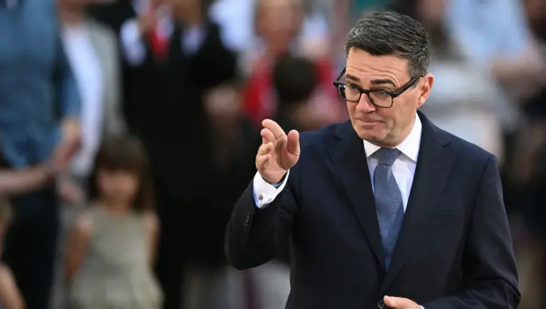 Andy Burnham propose des solutions pour relancer l’économie britannique en difficulté.