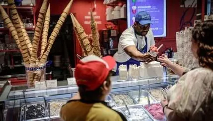 Manger une glace peut provoquer une sensation de gêne cérébrale, selon des études.