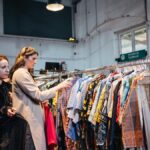 Friperie géante à Sète : 10 000 vêtements à partir de 2 euros, avec créateurs et DJ.
