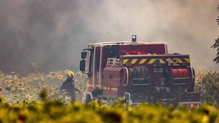 Incendie majeur au nord de Toulouse, fumées visibles sur plusieurs kilomètres