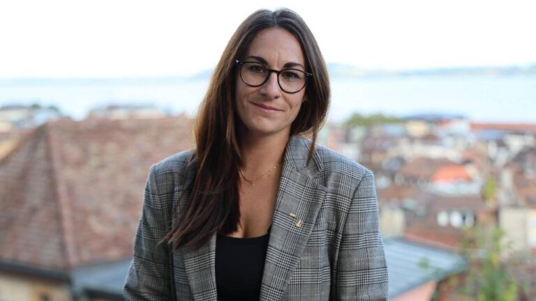 Remplacement surprise de la cheffe du groupe UDC au Grand Conseil neuchâtelois, déplaisant au président cantonal.