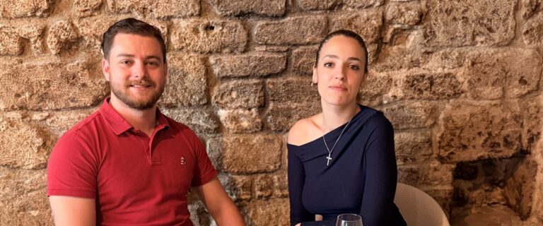 Une ancienne gendarme ouvre un restaurant à Montpellier avec des tables tournantes et des tapas chics.