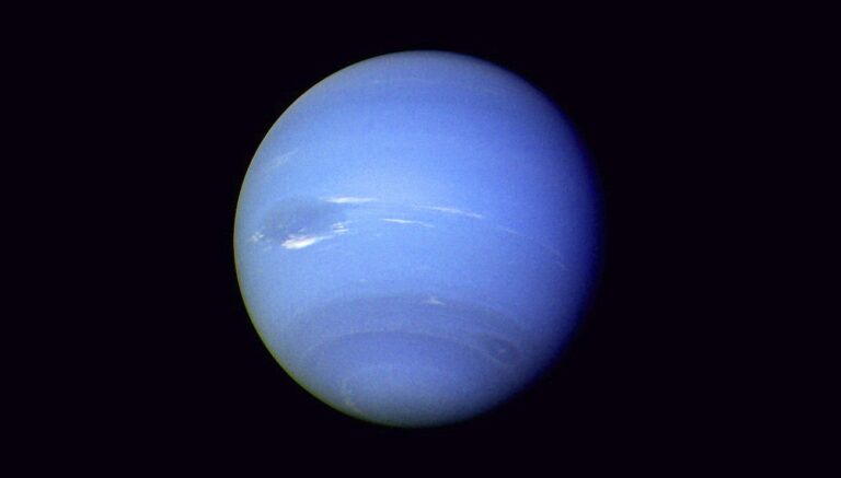 La météo de Neptune synchronisée avec l’activité solaire observée par les astronomes.