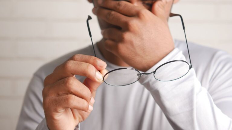 Un homme découvre près d’un millier d’acariens dans ses yeux après des troubles de la vision.