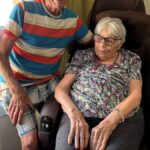 À 90 ans, Michel court 10 km quotidiennement pour rejoindre sa femme Alberte, 65 ans de mariage.