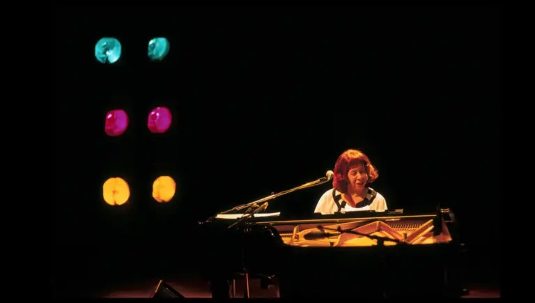 Shirley Horn présente un concert au Festival Jazz à Vienne avec des musiciens renommés.