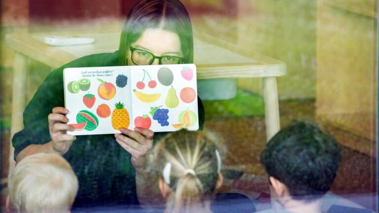 Investissement accru dans les crèches : enjeux pour l’éducation et l’économie nationale.