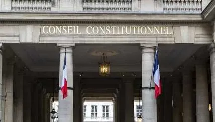Le Conseil constitutionnel valide les lois sensibles en France : un passage obligé.