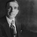 Carlo Ponzi, escroc des Années folles, expose les dérives financières aux États-Unis.