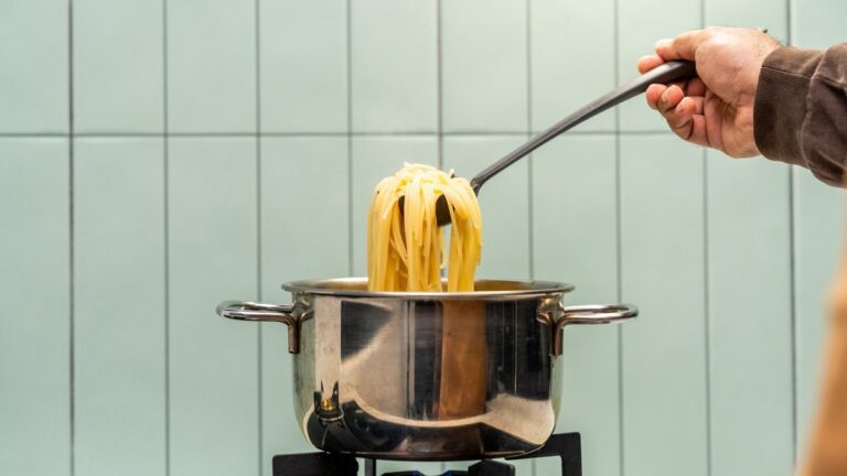 Les nutritionnistes recommandent de manger des pâtes al dente pour une meilleure digestion.