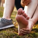 Douleurs aux pieds : signaux à surveiller pour les sportifs en prévention de blessures