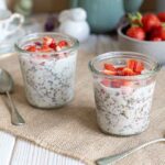 Overnight Oats aux fraises : une option nutritive pour les matins pressés en France