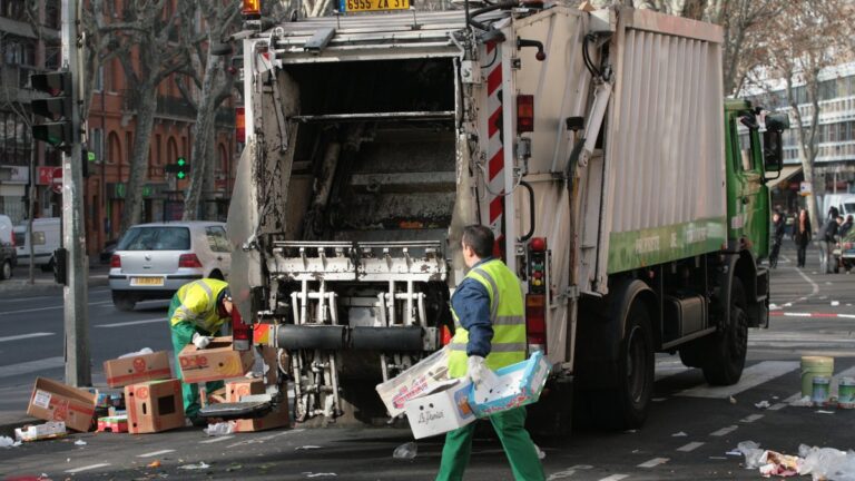 Un éboueur de 18 ans blessé par une seringue pendant sa tournée, trois mois d’angoisse à prévoir.