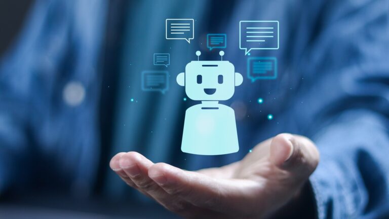 L’IA réduit les interactions humaines dans le service client chez Microsoft et Uber.