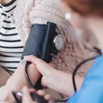 Hypertension artérielle : nécessité d&rsquo;un traitement régulier pour prévenir les complications.