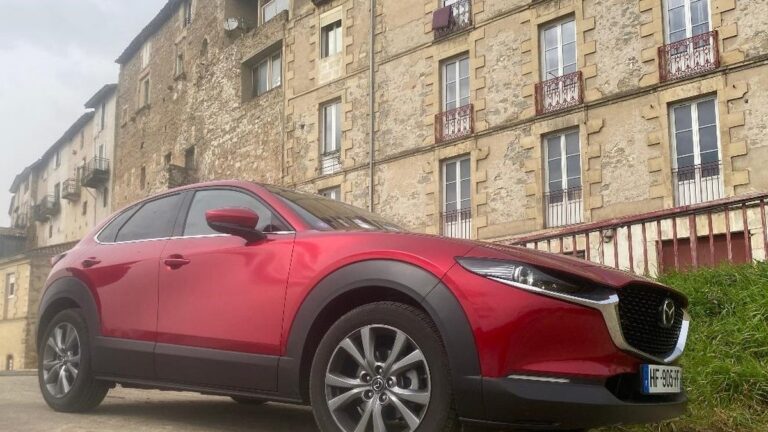 Essai du Mazda CX-30 2,5 e-SkyActiv G 140 : performances et caractéristiques techniques analysées.