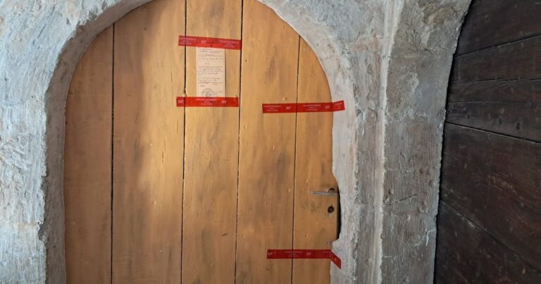 Découverte d’ossements de quatre bébés et d’un corps à Orange chez un couple.