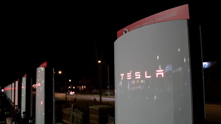 Incendies en France et en Espagne : Tesla propose des recharges gratuites aux sinistrés