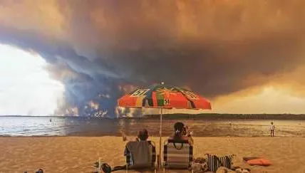 Incendies en Gironde : une photo devenue symbole de l’été pour les autorités locales.
